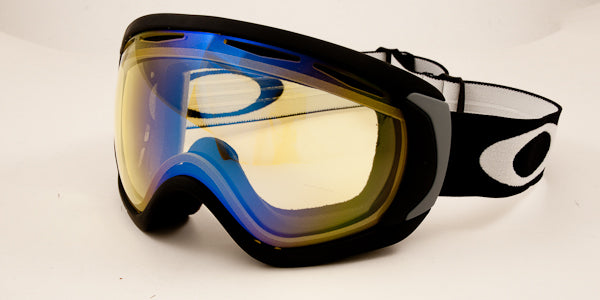 Oakley OO7047